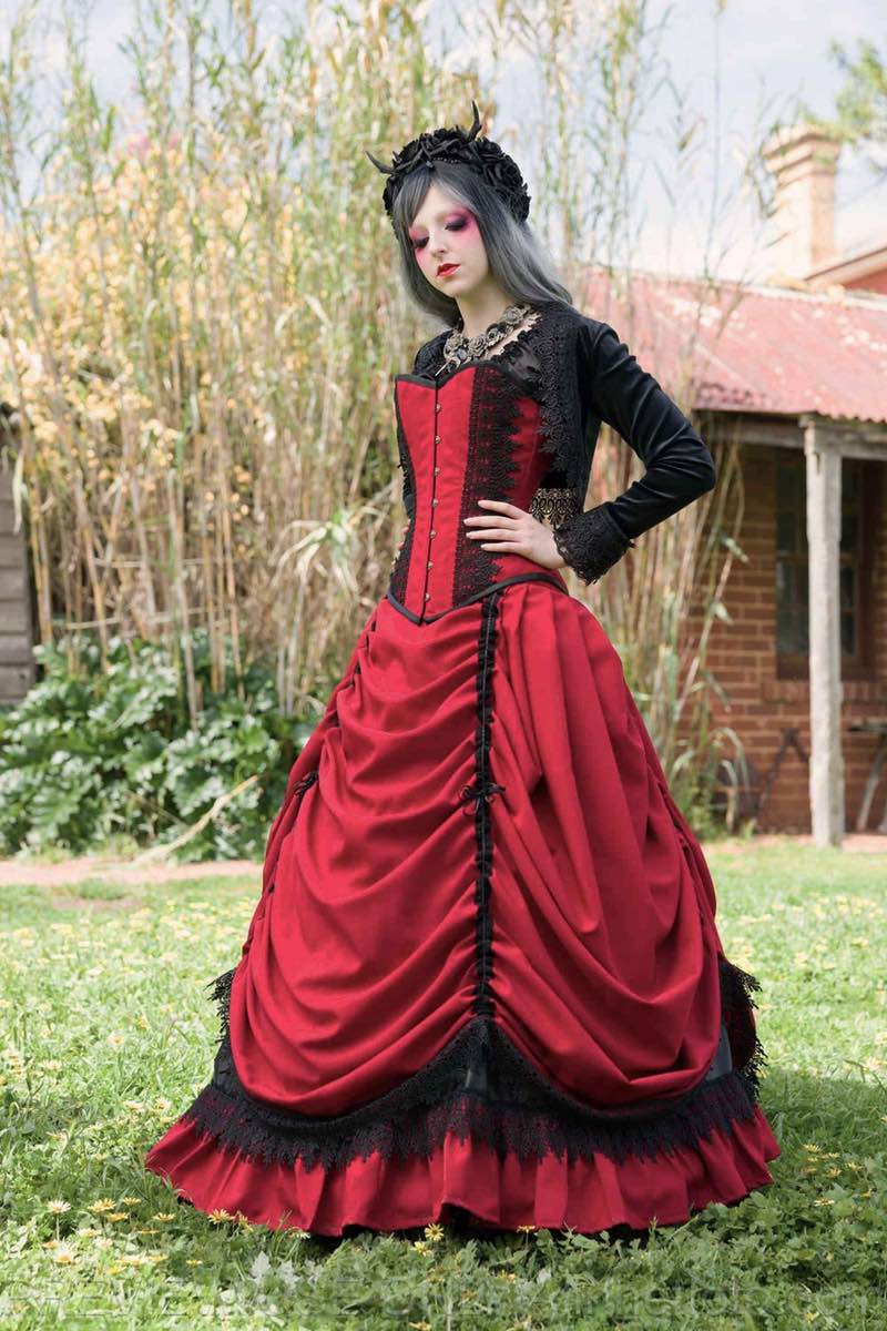 Gothic Victorian  Gothic outfits, Gothic fashion victorian, Old fashion  dresses
